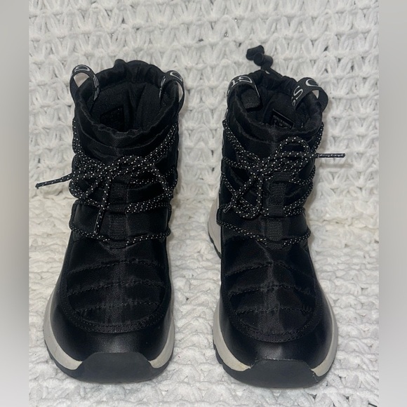 GUESS Women’s puffy Ankle Boots Size 7 - Picture 3 of 8